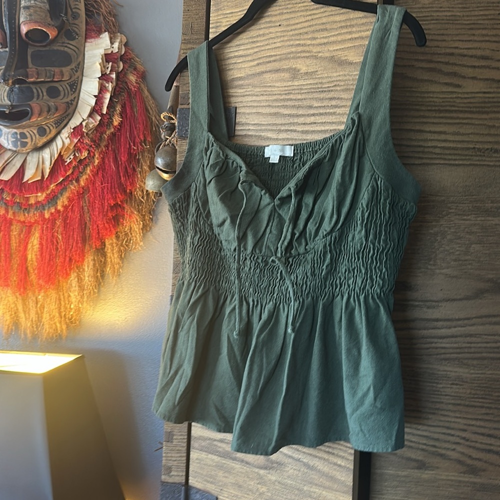 L Anthropologie olive green ruched waist, peplum tank top w scoop neckline & tie - Picture 4 of 10